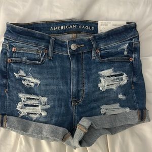 High waist American Eagle jean shorts size 6 / 28. NEW WITH TAGS